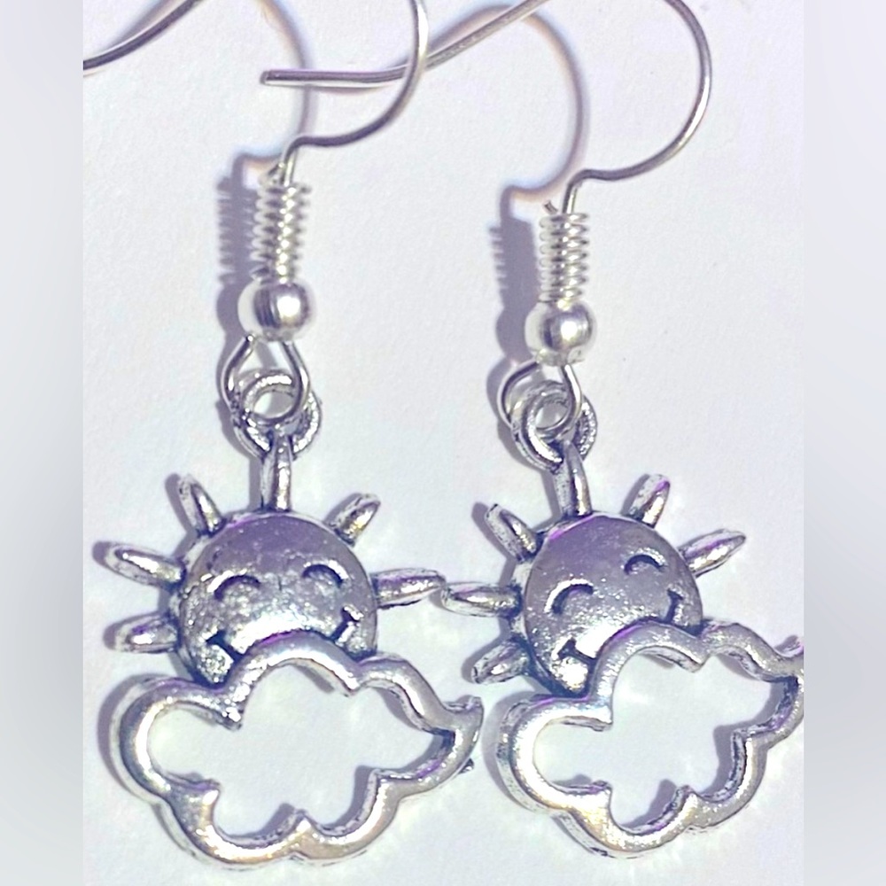 ⭐️4/$25⭐️ hand crafted sun & cloud “partly sunny” silver tone dangling earrings